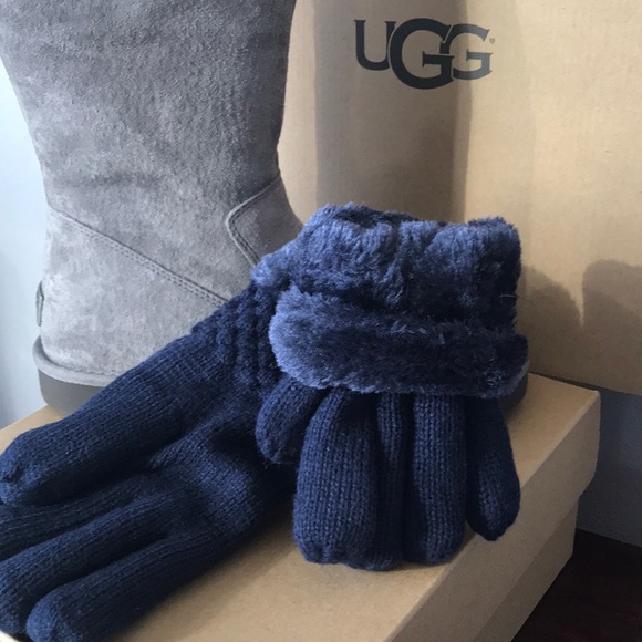 UGG knitted Blue gloves fur inside.
